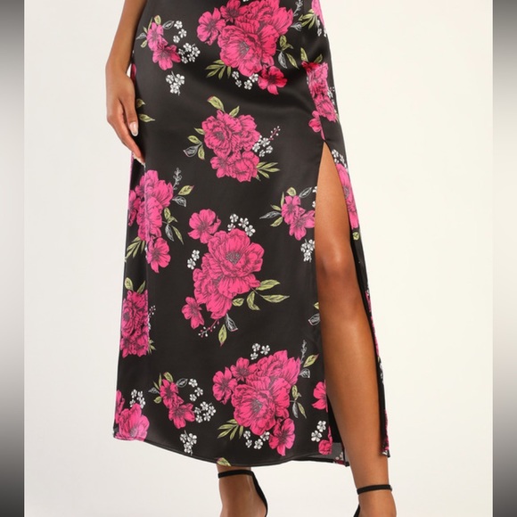 Lulu’s | Floral Black & Magenta Slit Skirt - Picture 3 of 7